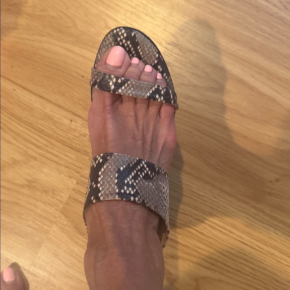 Brenda Zaro NWOT snakeskin shoes made in Spain